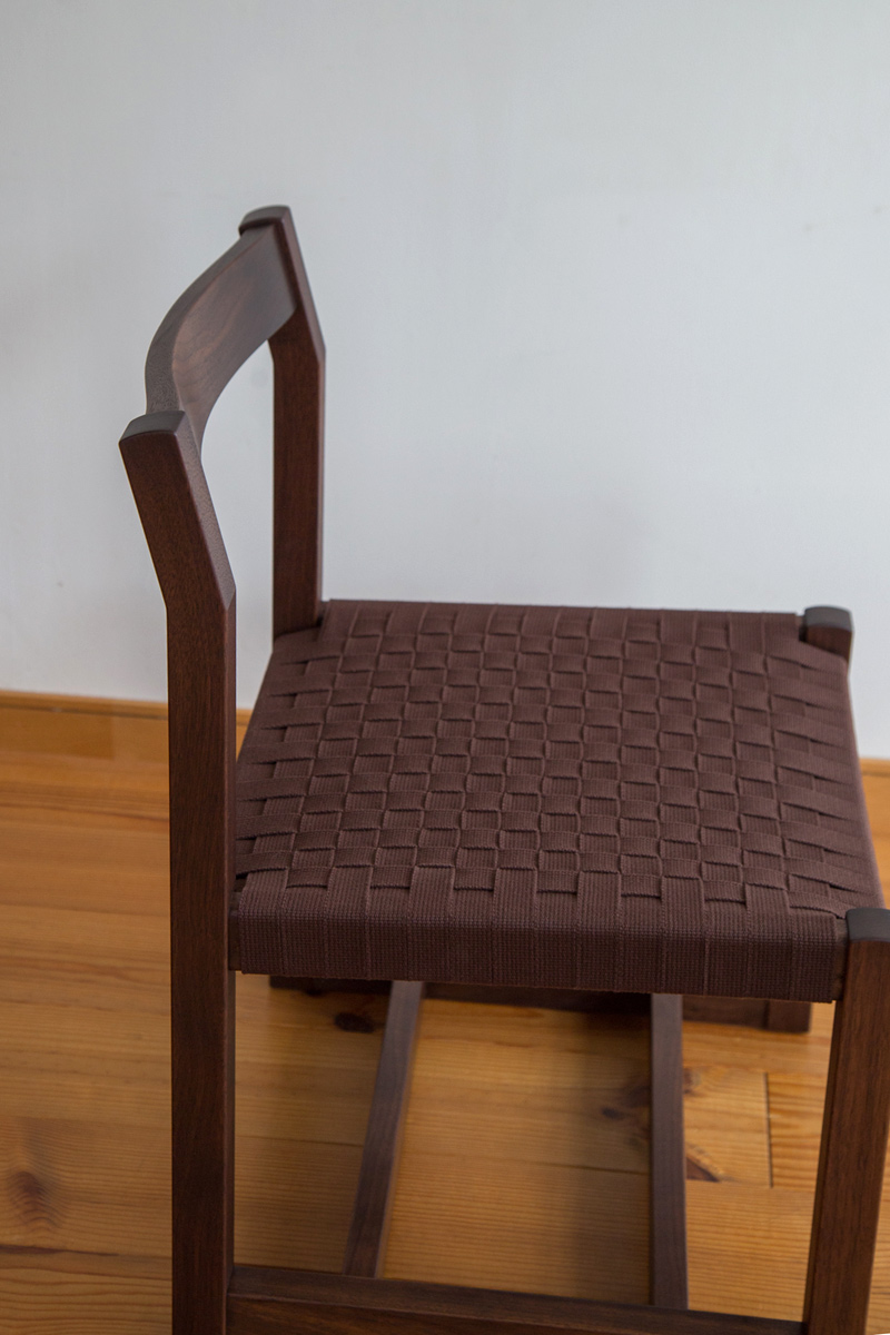 ブラックウォールナットの椅子　シンプルな形