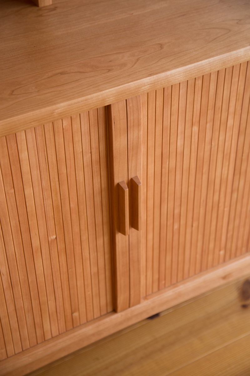 チェリー無垢材のオーダー家具　巻戸のキャビネット 幅120cm