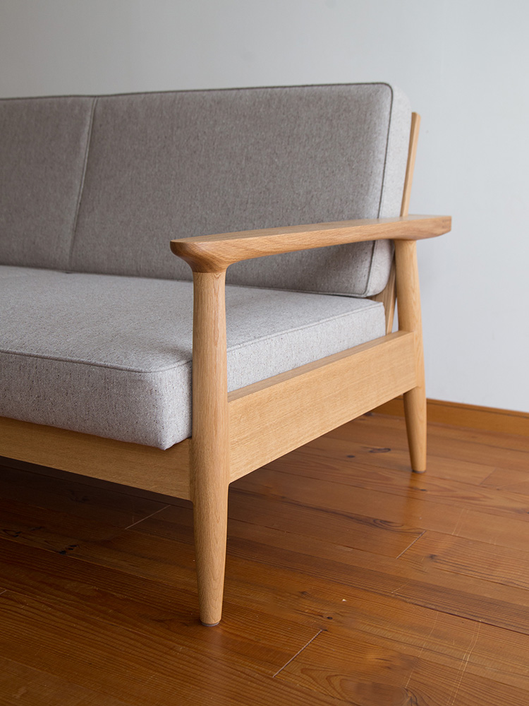 �k���X�^�C���@���Y�i���ނ̃\�t�@�@�d������S�n