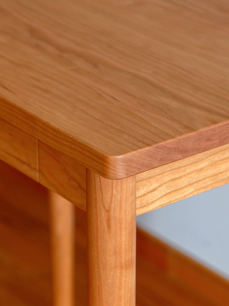 �R���p�N�g�ȃf�X�N��80cm���s��50cm���C�̖�