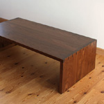 ウォールナット無垢材のローテーブル　140×70cm