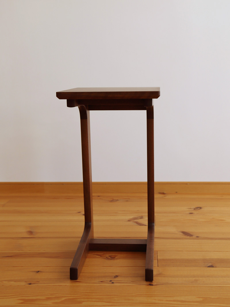 ソファサイドテーブル　ウォールナット無垢材　幅32cm