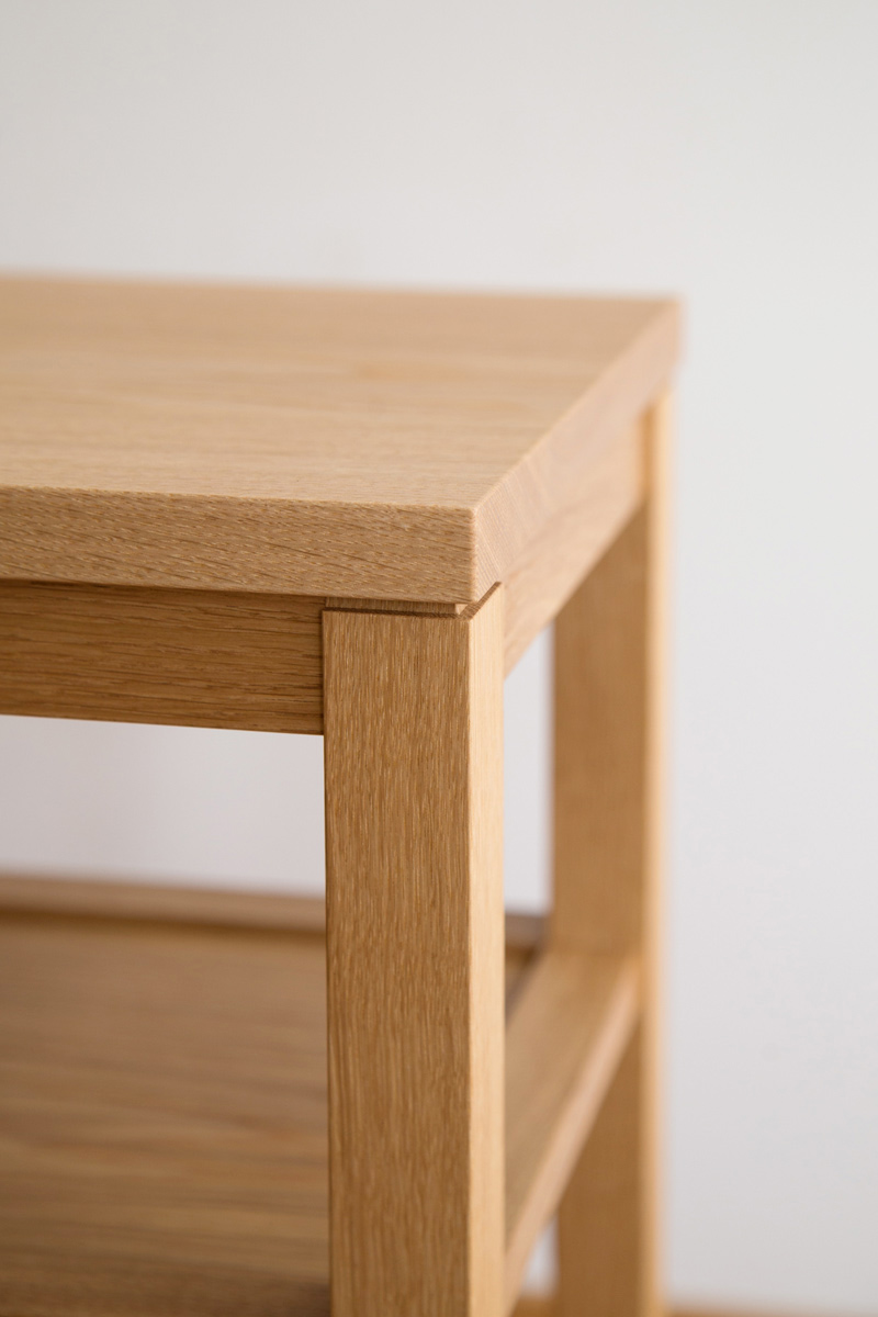 特注家具　スッキリしたデザインのサイドテーブル