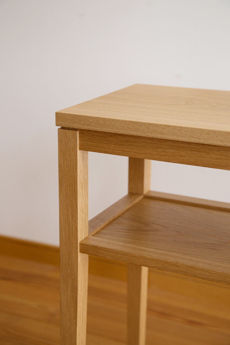 ナラ無垢材のナイトテーブル　オーダー家具