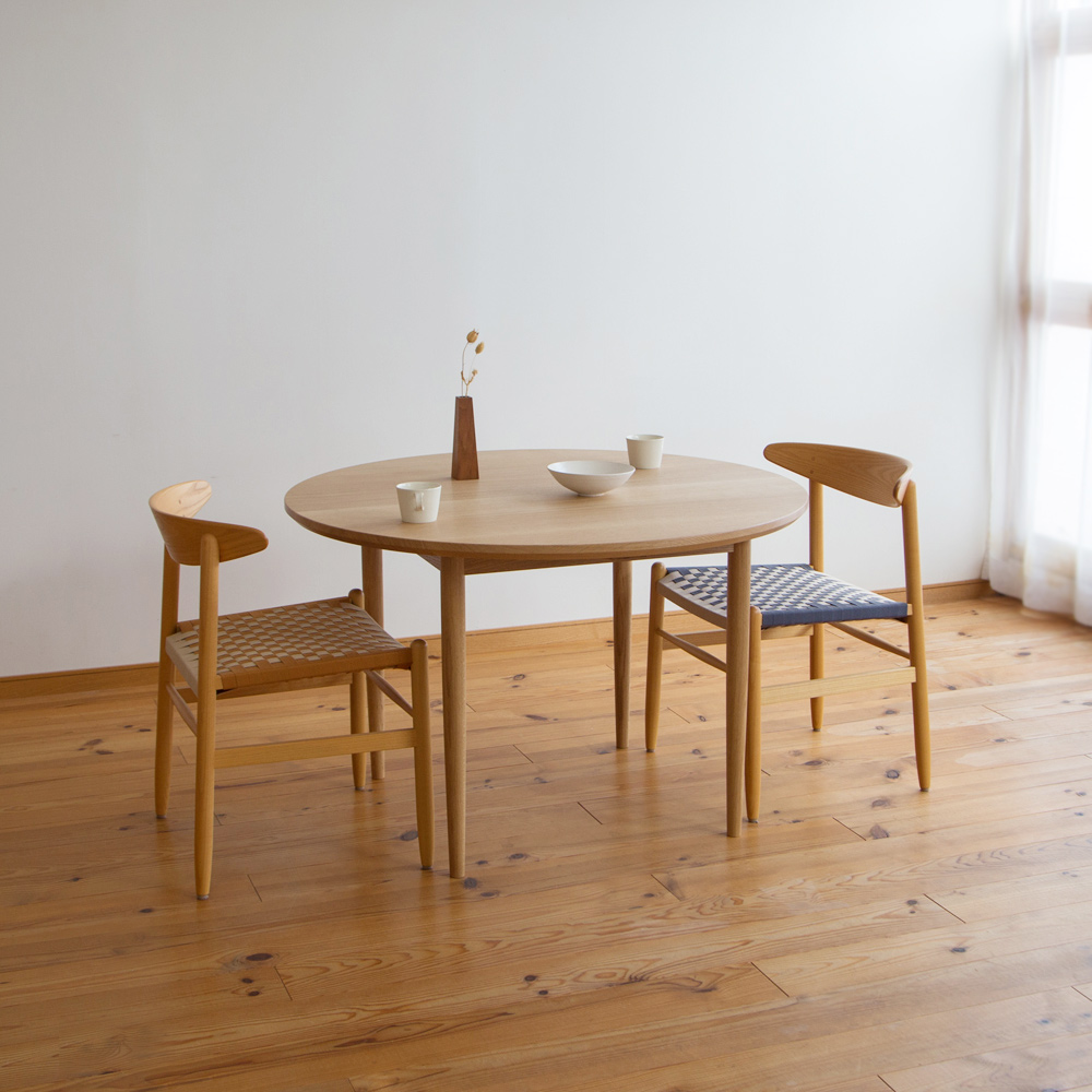 直径110cmの丸テーブル　ナラ無垢材　高さ70cm