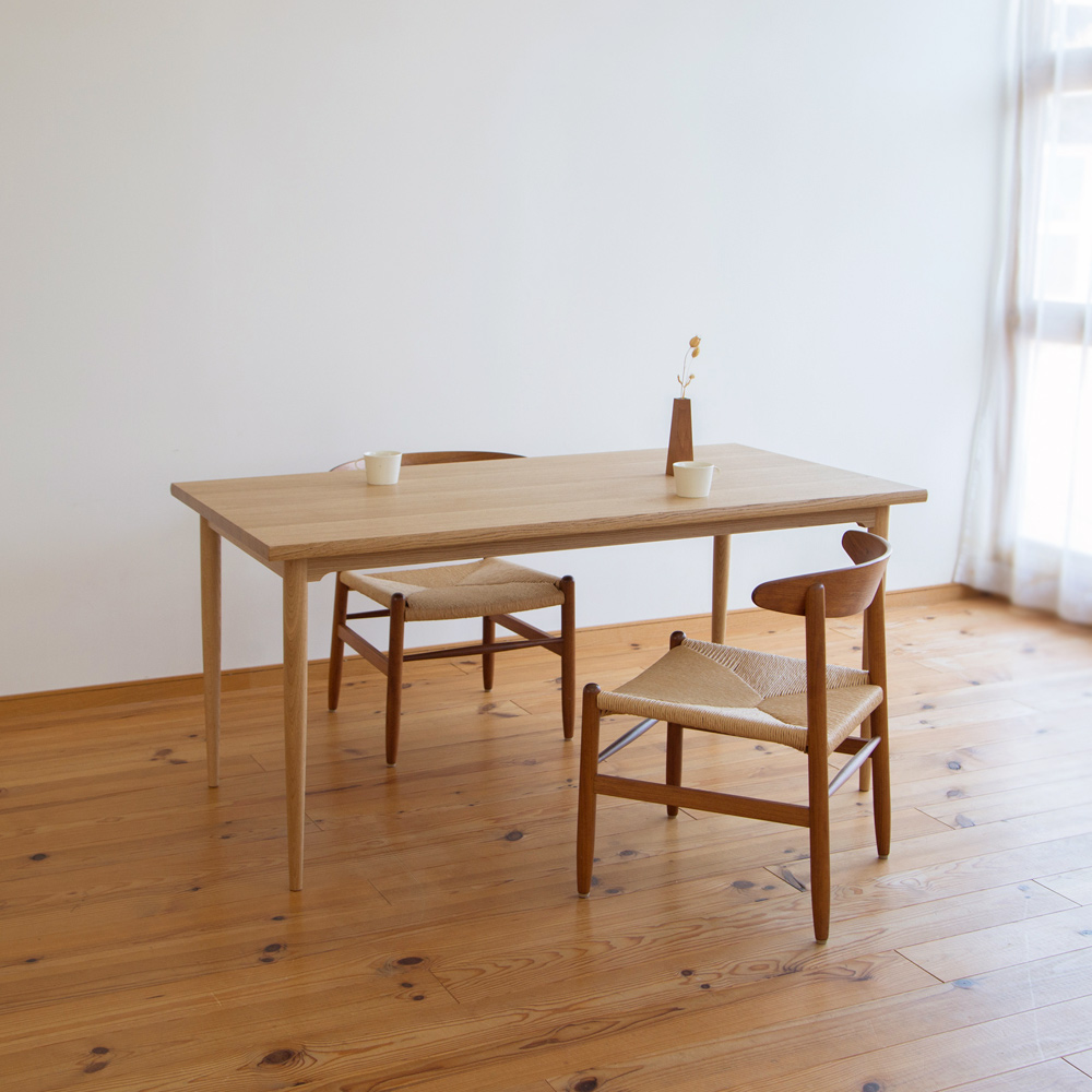 ナラ無垢材のダイニングテーブル　北欧スタイル 150cm