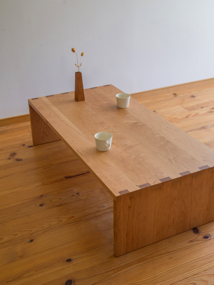 チェリー無垢材のオーダーメイド家具　シンプルなローテーブル