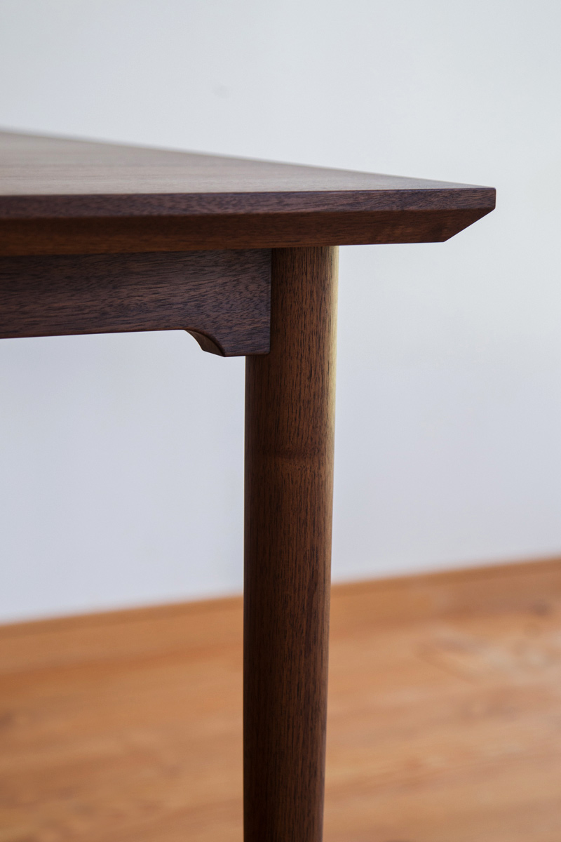 特注家具　オーダー家具　北欧風のシンプルなテーブル
