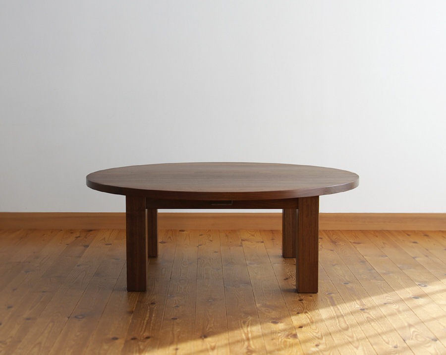 完成したローテーブル。　直径１１０cm、高さ４０cm　（クリックで拡大します）