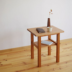 チェリー無垢材のサイドテーブル (55×45cm）