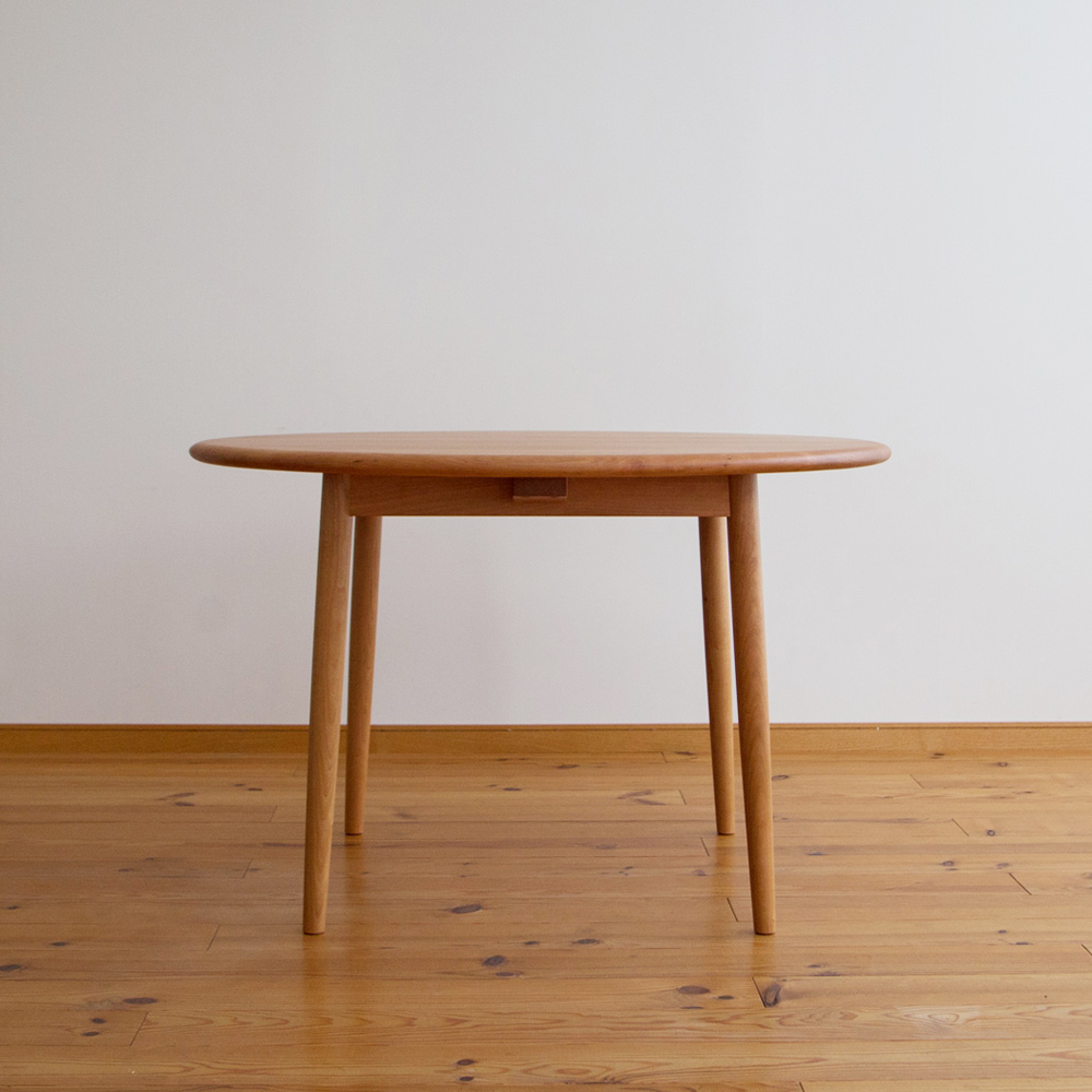 ブラックチェリーの丸テーブル　4本足　直径110cm